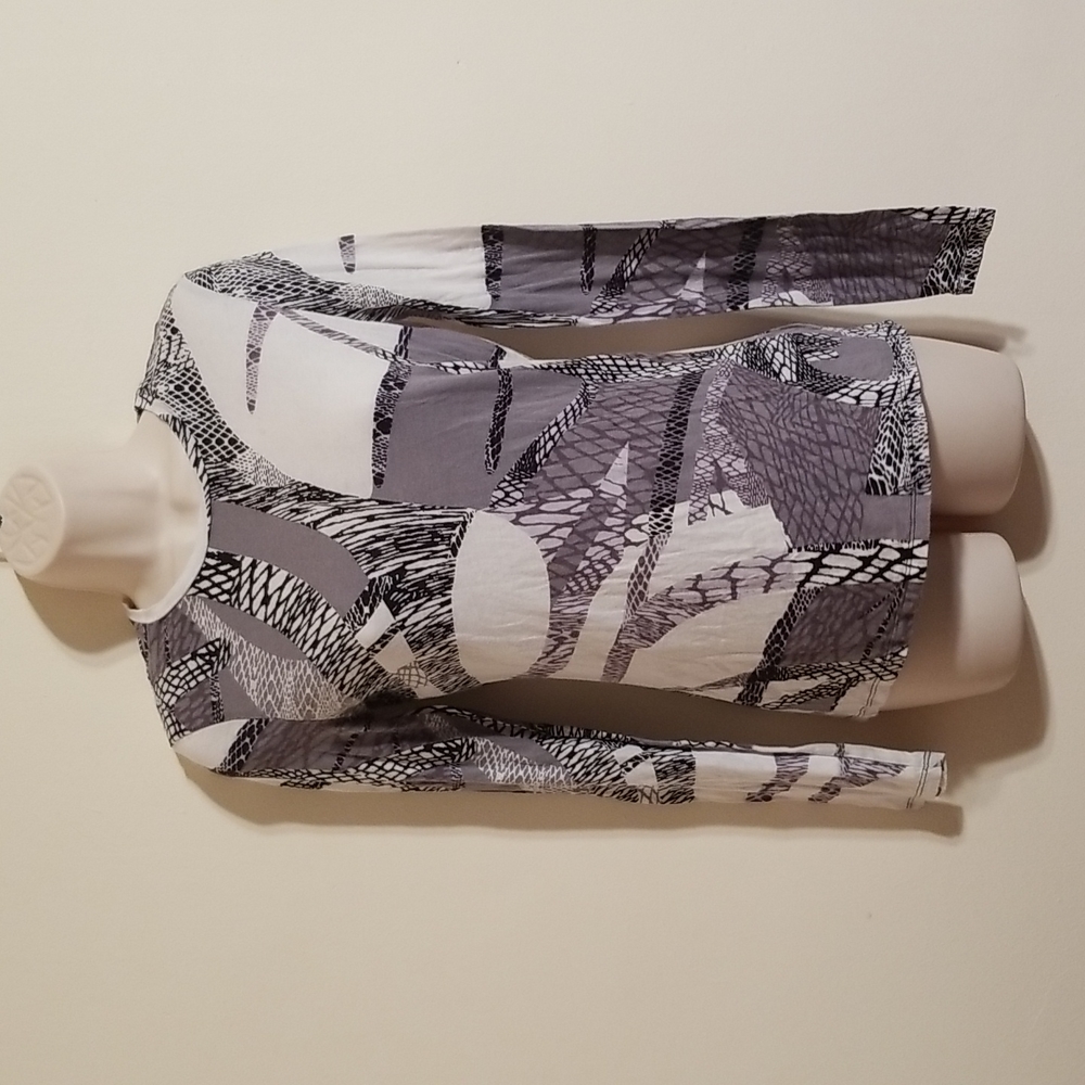 Kirna zabete size small gray and white blouse